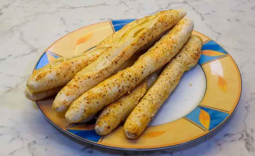 Brotstangen aus Pizzateig - So gelingen sie perfekt