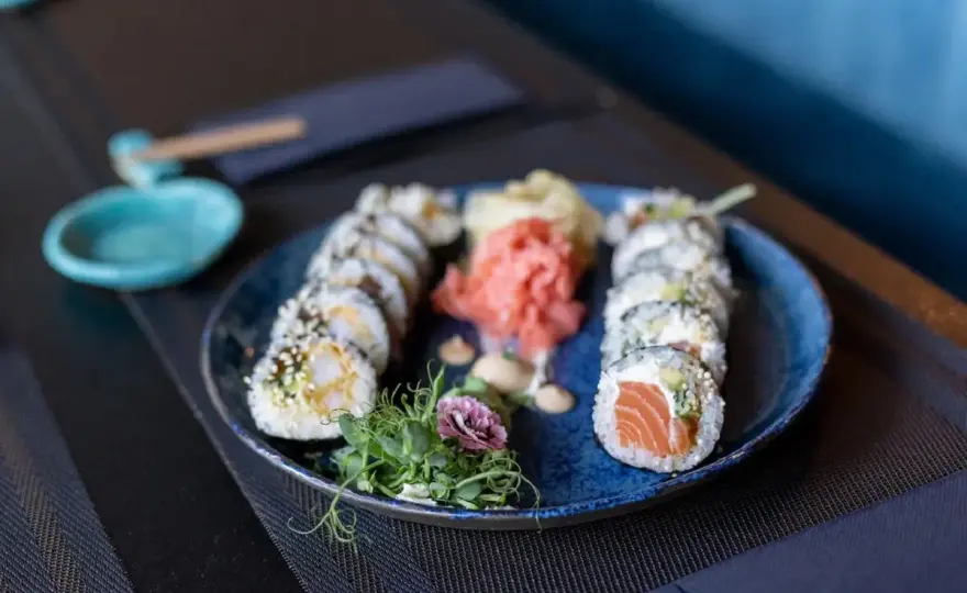 Sekrety lekkostrawnego sushi: Co jeść, by Twój żołądek był zadowolony?