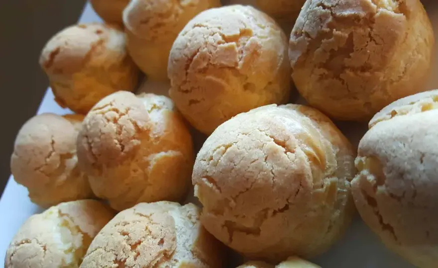 Ptysie z kruszonką - Jak upiec idealne chrupiące ciastka?