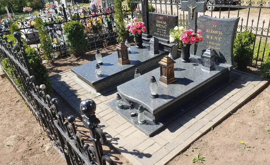 Ile trwa msza pogrzebowa? Poznaj czas trwania ceremonii pogrzebowej