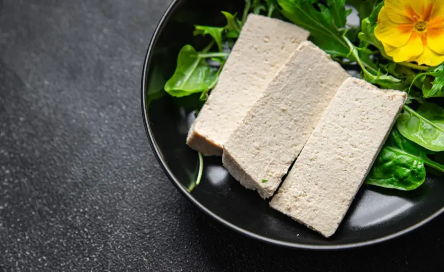 Czy tofu to nabiał? Poznaj prawdę i zaskocz się!
