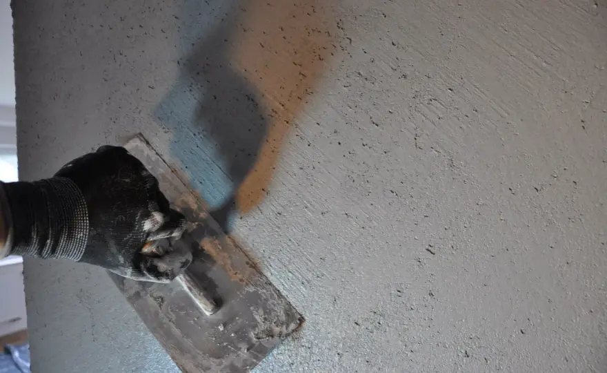 Jak zrobić beton dekoracyjny? Kompletny przewodnik DIY.