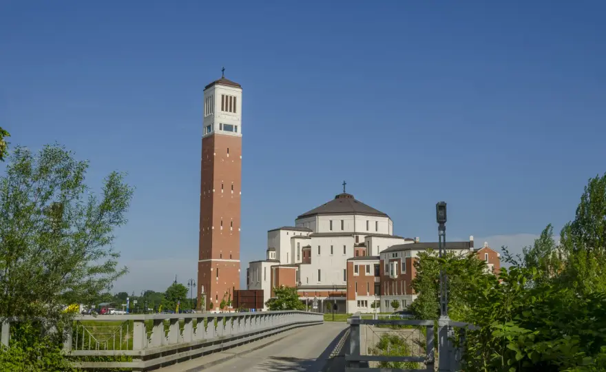 Sanktuarium Jana Pawła II w Krakowie: Historia, architektura i wydarzenia