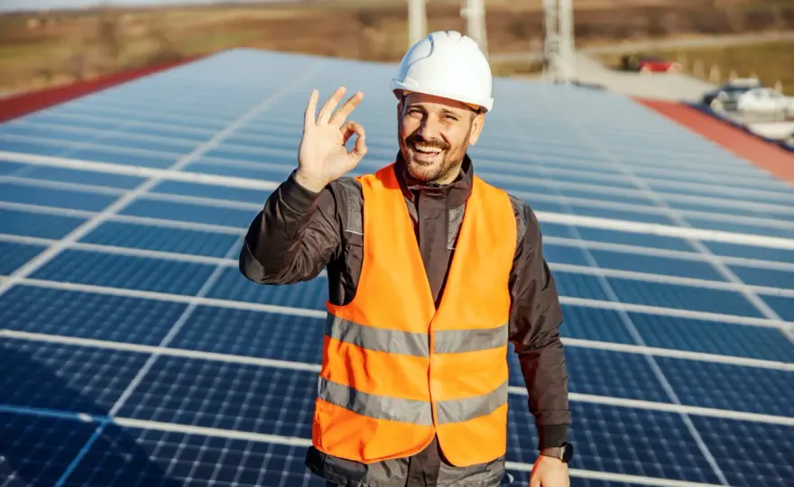 Sprzedaż energii z fotowoltaiki w przypadku firmy – jak to działa?