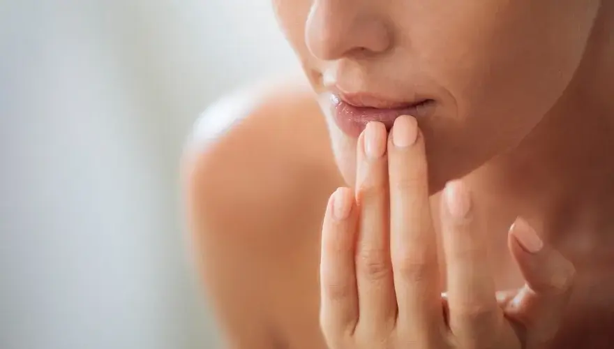 Jak zrobić peeling ust: skuteczne metody i przepisy na domowy scrub