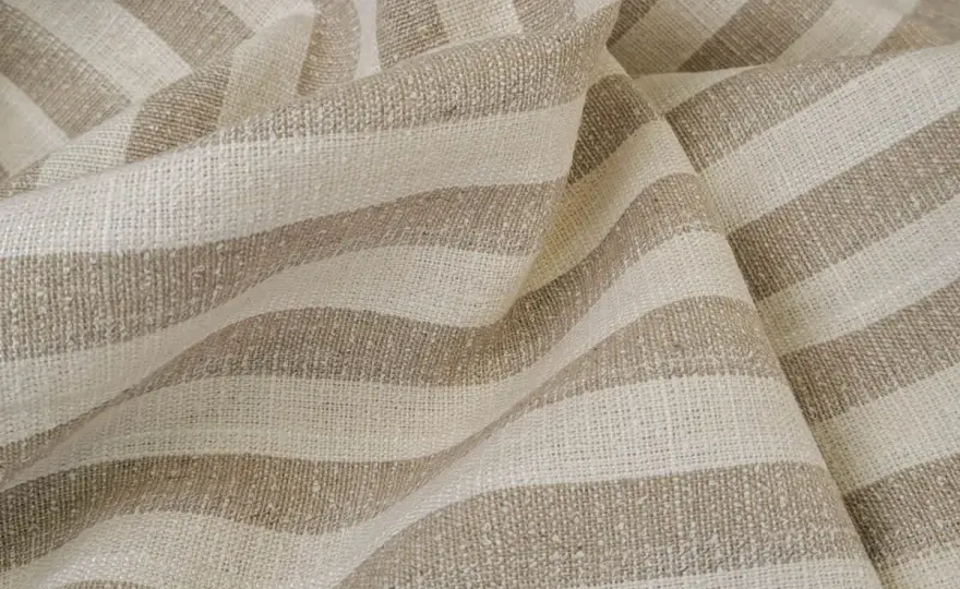 Marszczona tkanina - elegancja bez wysiłku. Poradnik