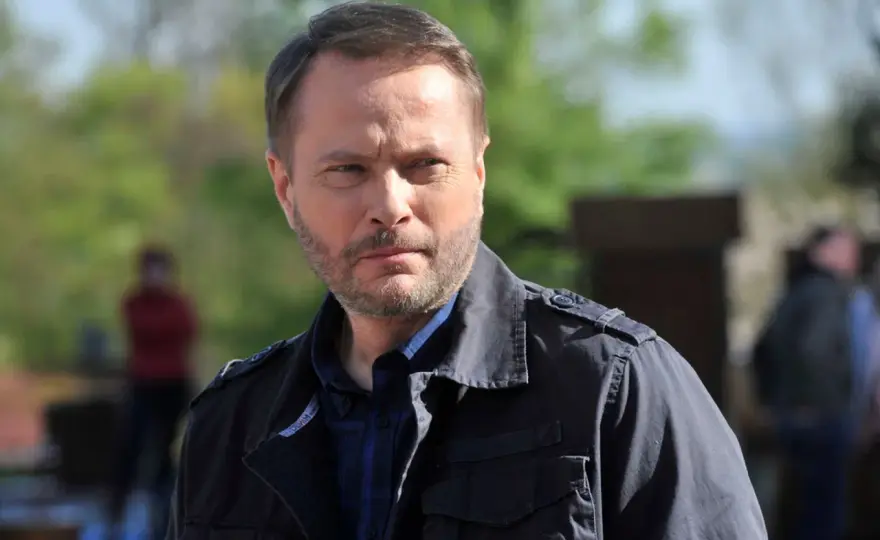 Kto gra Ojca Mateusza? Artur Żmijewski i fenomen serialu