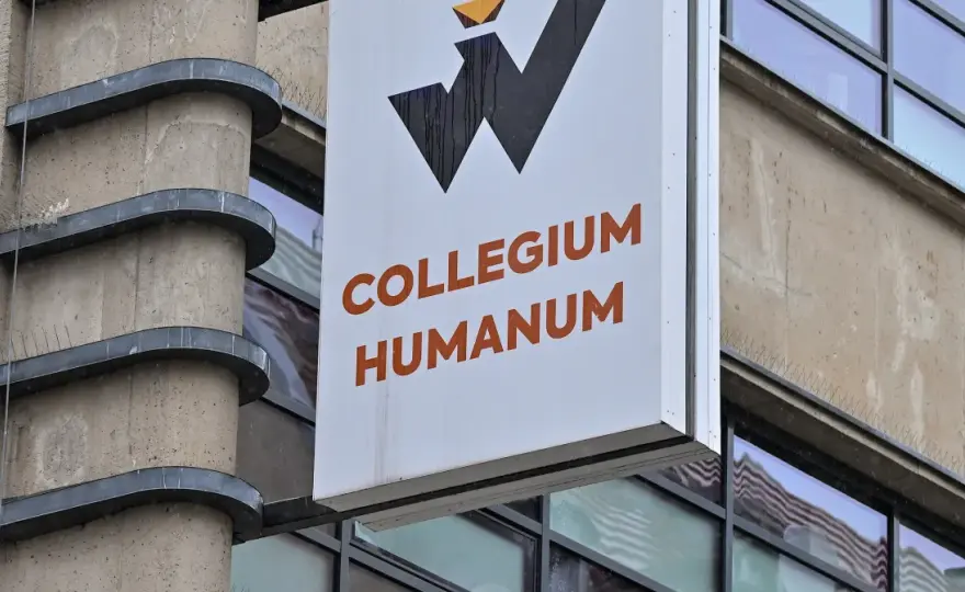 Afera Collegium Humanum - Jak działały fałszywe dyplomy i skutki?