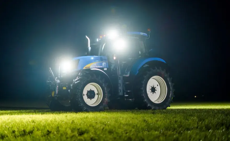 Jakie lampy LED do ciągnika zapewnią najlepszą widoczność i bezpieczeństwo?