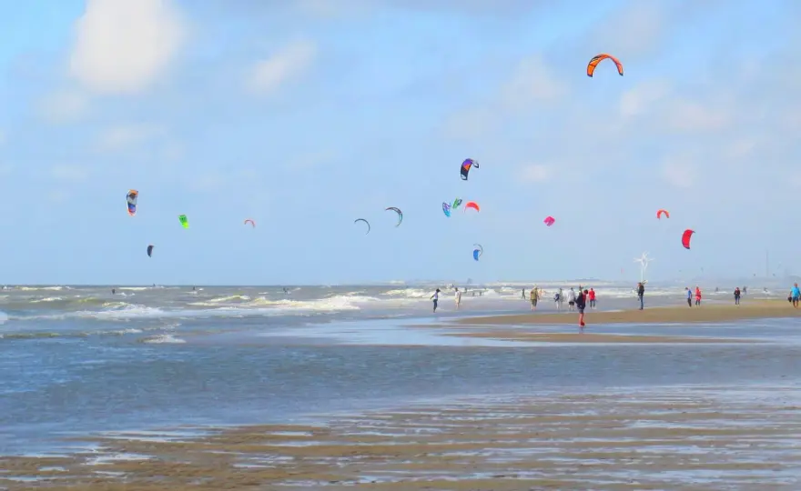 Holandia ma morze? Odkryj plaże, wydmy i cuda inżynierii!