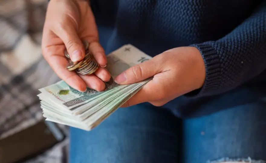 10000 brutto - ile to netto? Sprawdź, ile realnie trafi na konto