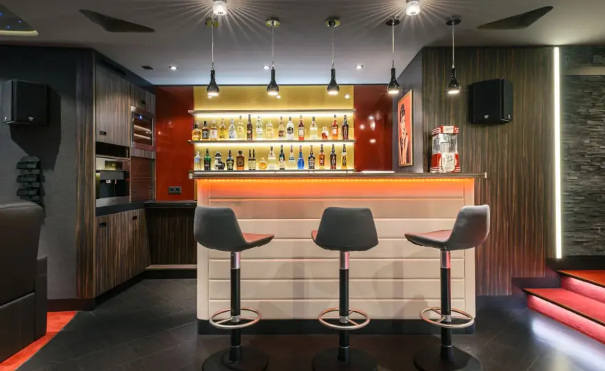 Partyraum-Bar planen - so wird sie praktisch und stimmungsvoll