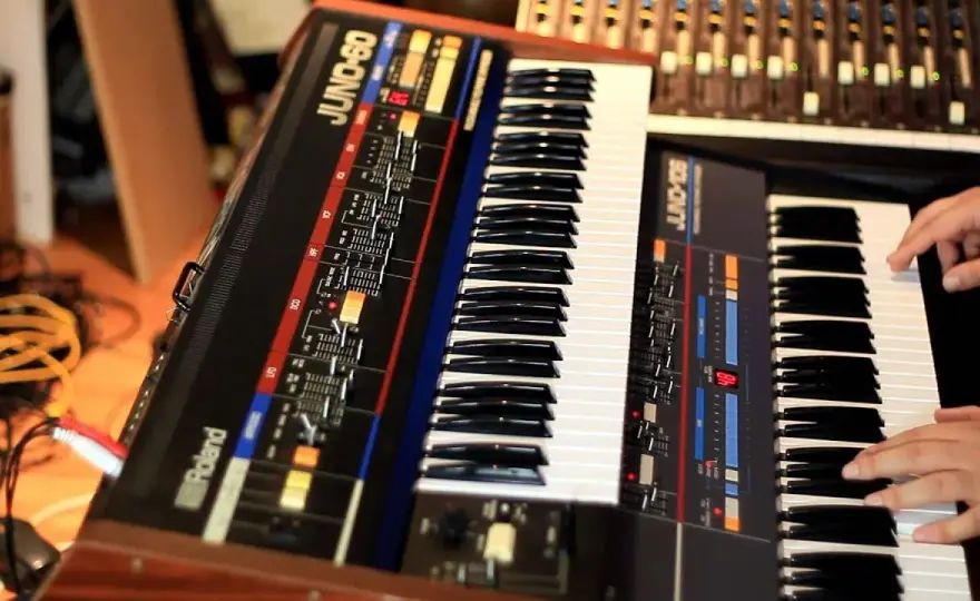 Juno 60 vs 106: Który syntezator Rolanda jest lepszy? Oto analiza