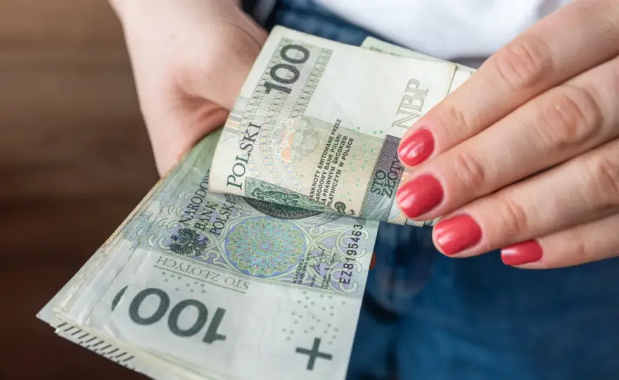 Zasiłek wychowawczy: 400 zł, kto dostanie i na jak długo?