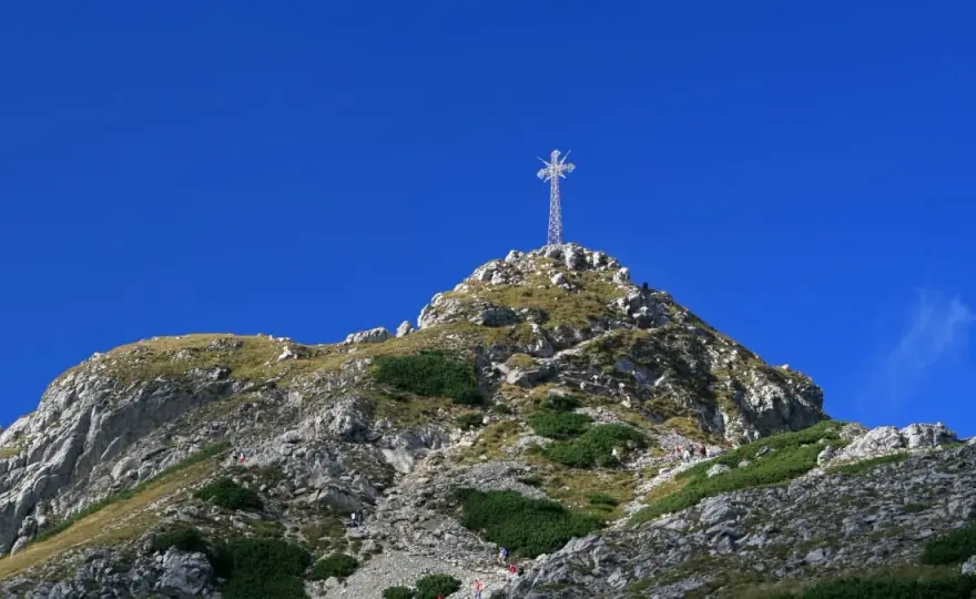 Ile ma krzyż na Giewoncie? Zaskakujące fakty o jego wysokości