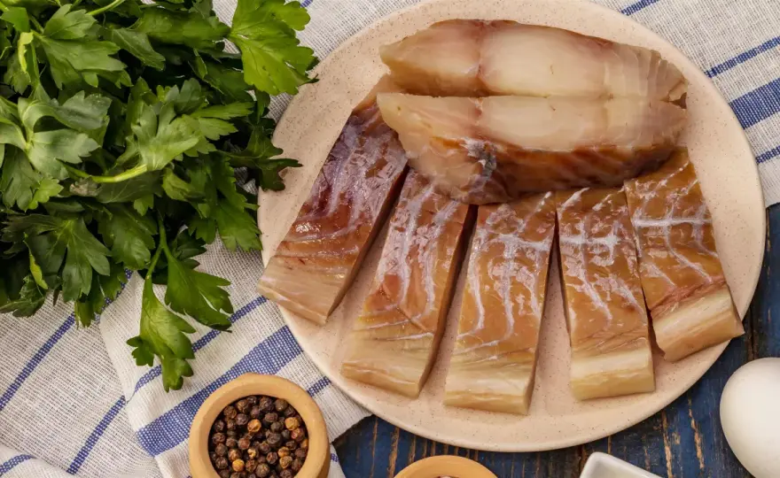Czarniak - ryba inna niż dorsz? Jak ją gotować i do sushi