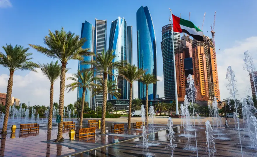 Gdzie leży Abu Dhabi? Odkryj jego lokalizację i sąsiednie regiony