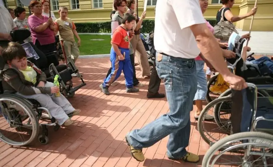 Czy opiekun osoby niepełnosprawnej może dorobić bez ograniczeń?