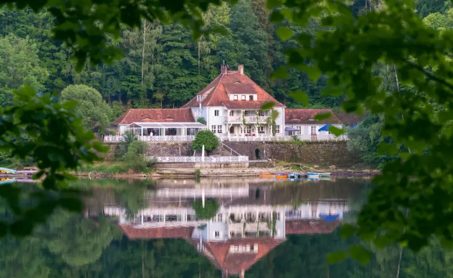 Hotel nad jeziorem Dolny Śląsk? Znajdź idealny na Twój urlop!