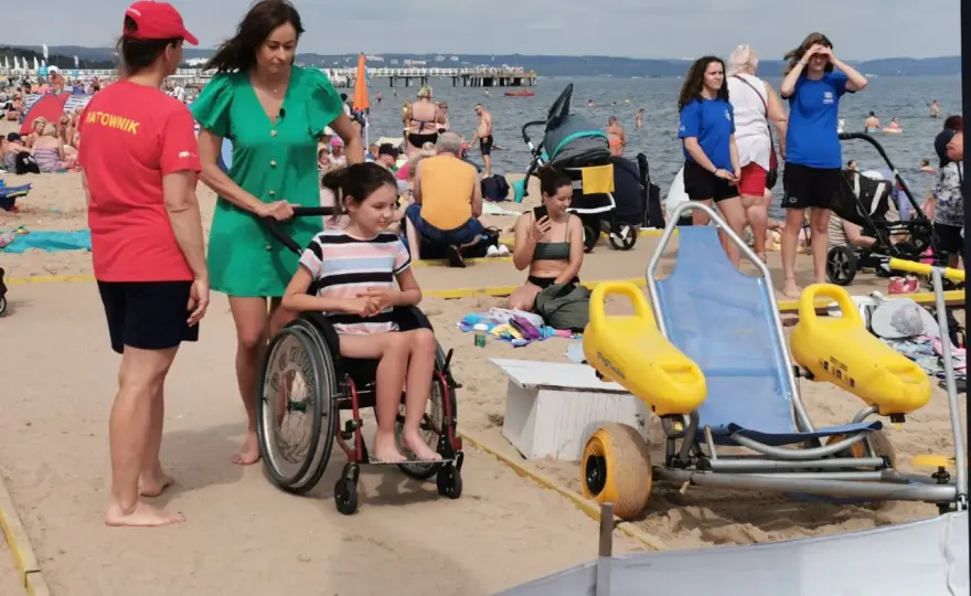 Plaża dla niepełnosprawnych - co sprawdzić przed wyjazdem