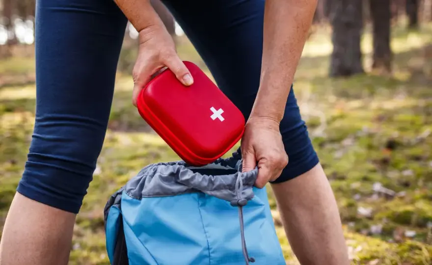 Erste-Hilfe-Set fürs Wandern - was wirklich hinein gehört