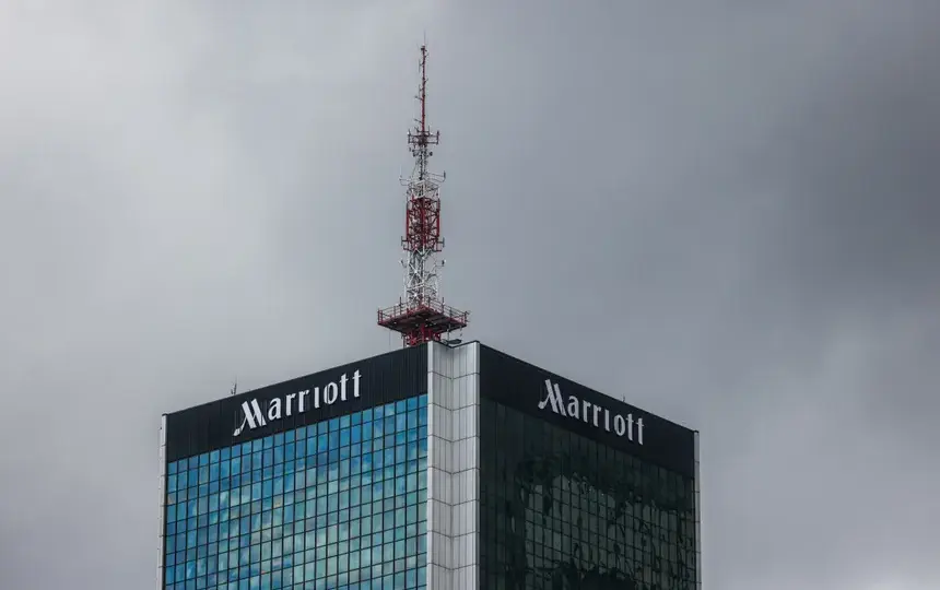Kiedy powstał hotel Marriott w Warszawie? Historia i ciekawostki
