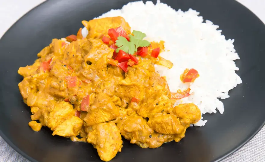 Kurczak curry z ryżem - jak zrobić aromatyczny obiad w 30 minut