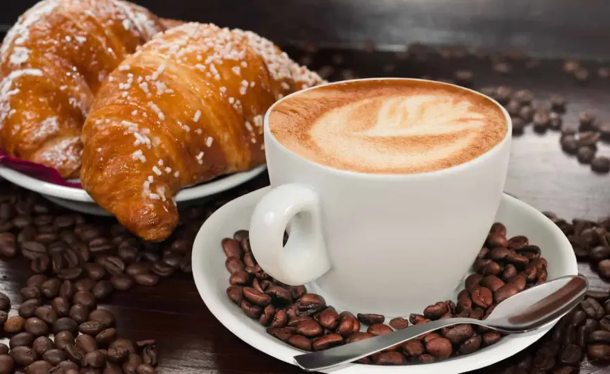 Włoskie śniadanie - Prawdziwy rytuał kawy i cornetto