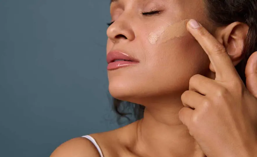Maquillage du teint parfait - les gestes pour un résultat naturel