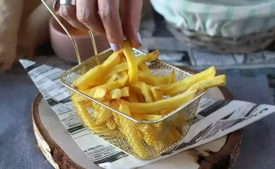 Jak piec mrożone frytki z piekarnika, aby były chrupiące i pyszne