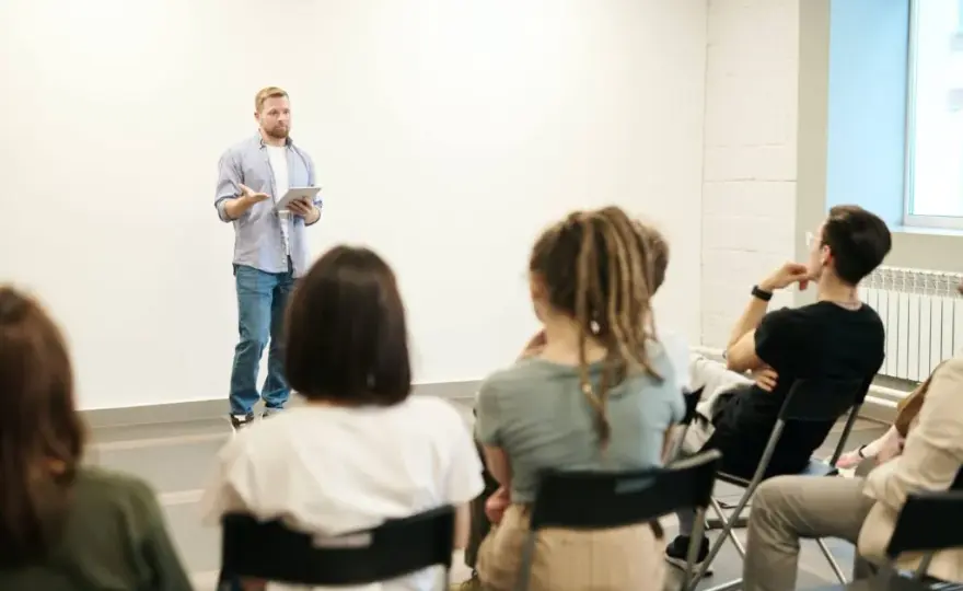 Czy po studiach podyplomowych można uczyć w szkole średniej? Sprawdź wymagania
