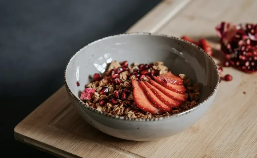 Granola - Z czym jeść, by była sycąca i zdrowa?