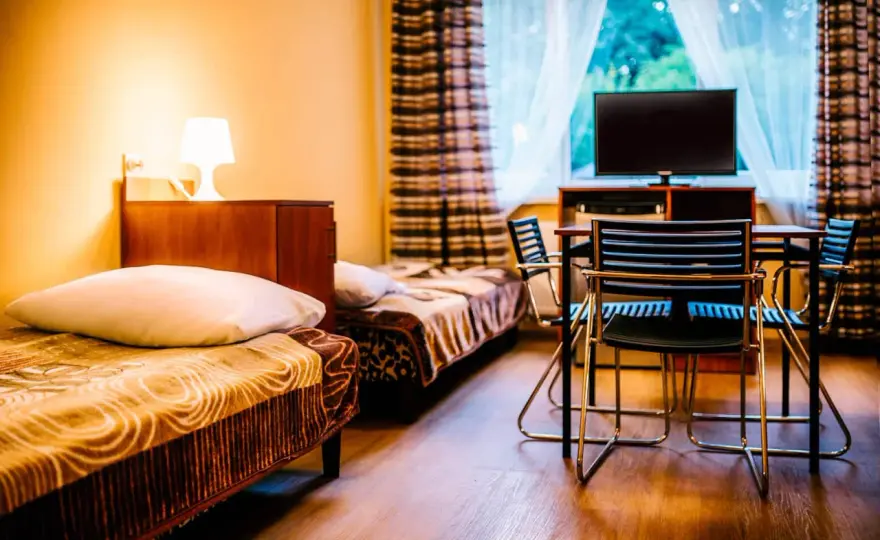 Jak wygląda nocleg w hostelu? Odkryj komfort i tanie opcje zakwaterowania