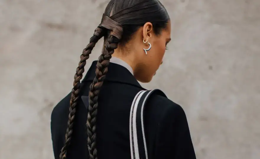 Coleta alta con trenza - cómo hacerla y cuál elegir