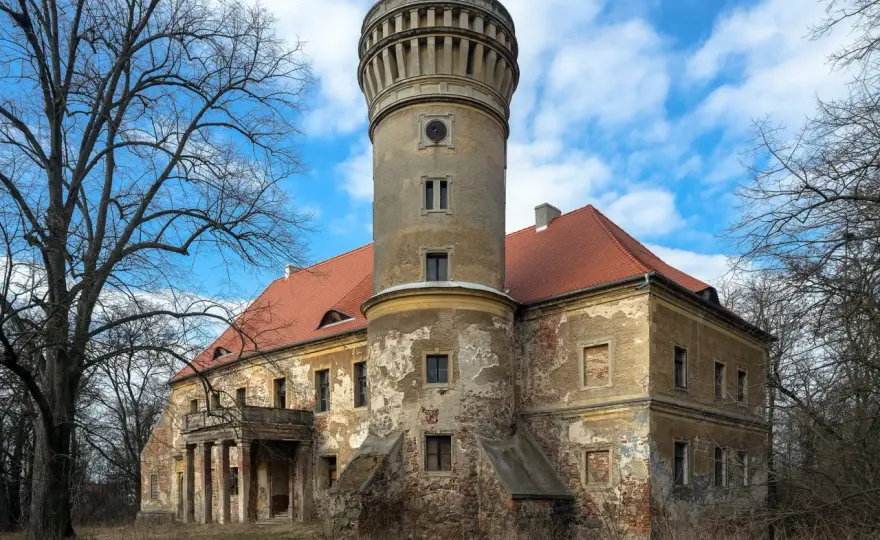 Pałac w Osetnie: Tajemnice historii i architektury, które zaskakują