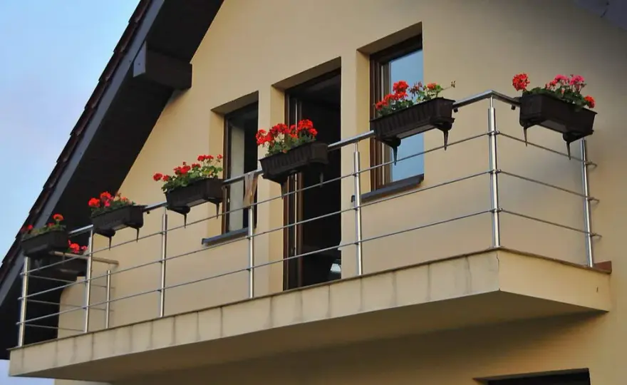 Czym pomalować balkon w bloku, aby uniknąć problemów z trwałością?