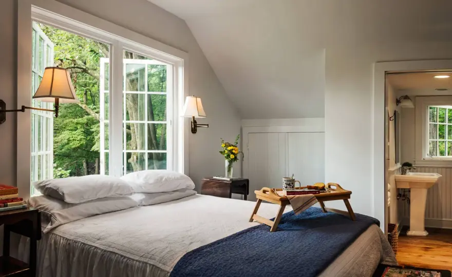 Guest Room Decor - Create a Welcoming, Calm Space