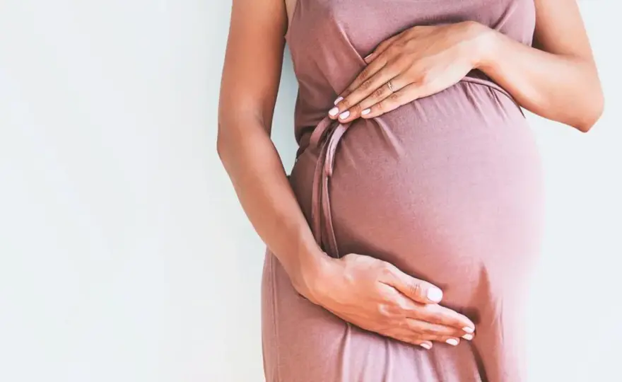 Ile tyć w ciąży? Normy BMI, trymestry i ryzyka