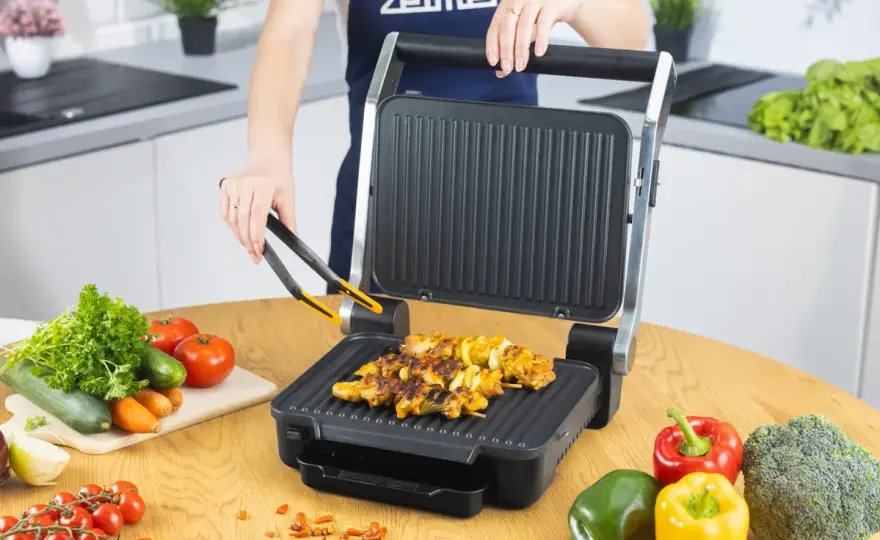 Grill Zelmer - porównanie modeli ZPR2000 i ZPR2600 oraz ich funkcje