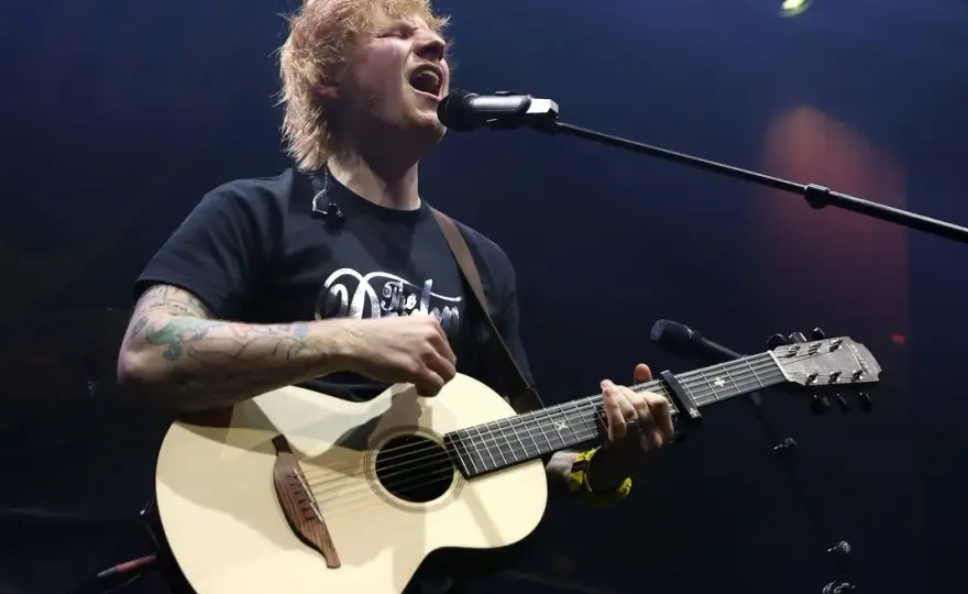 Jakich gitar używa Ed Sheeran? Odkryj jego sekret brzmienia!