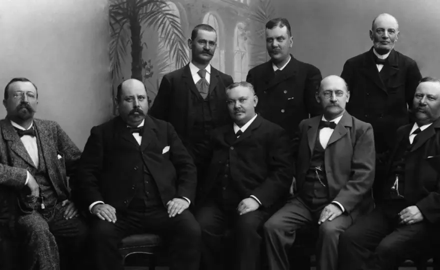 1900-talets kläder - vad varje decennium avslöjar