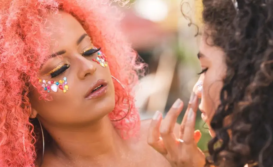 Makijaż festiwalowy - Trwały look, który przetrwa wszystko