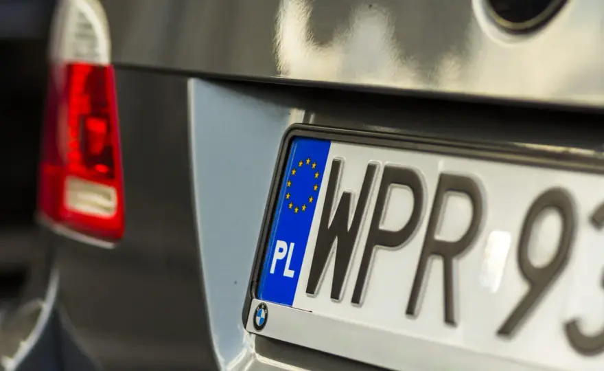 Identyfikacja samochodu po numerze rejestracyjnym - co sprawdzisz?