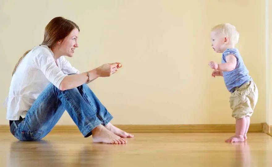 Quando iniziano a camminare i bambini? Età e segnali