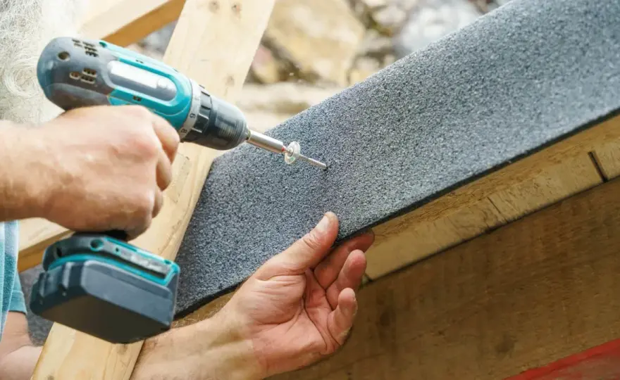 Dachpappe Beulen - Reparieren oder Sanieren?
