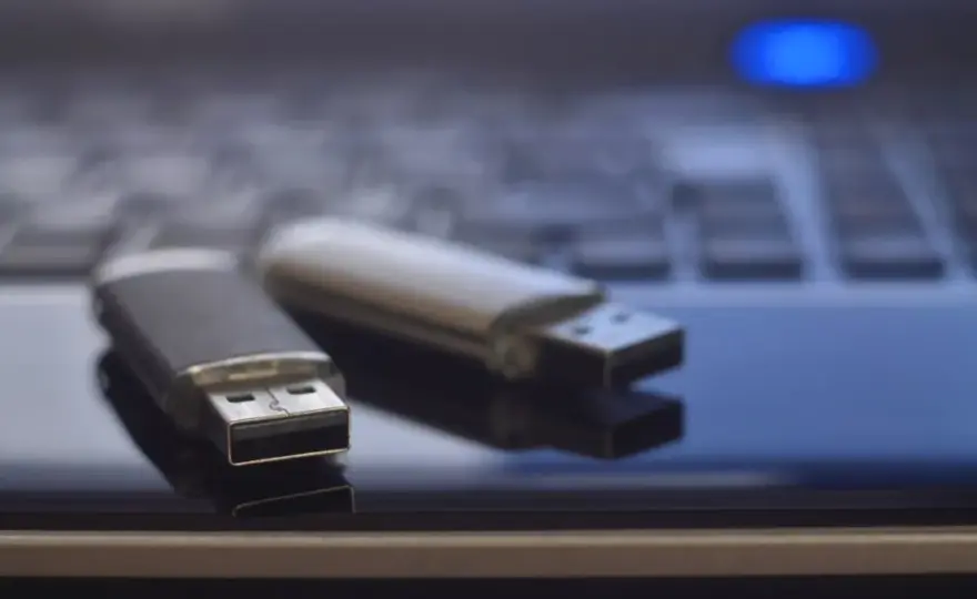 Jak odzyskać dane z pendrive za darmo i uniknąć ich utraty