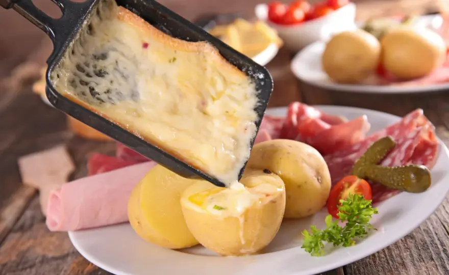 Raclette originale - 3 astuces pour la moderniser