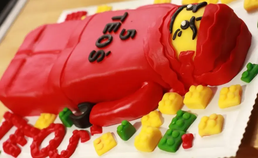 Jak zrobić tort Lego Ninjago – prosta instrukcja krok po kroku