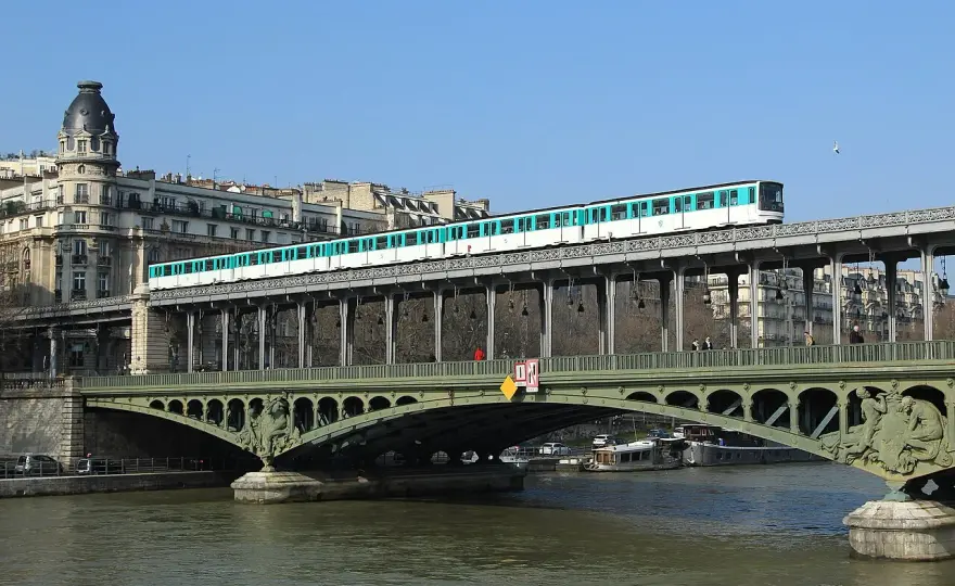 Most Bir-Hakeim - Paryż, historia i filmowa magia