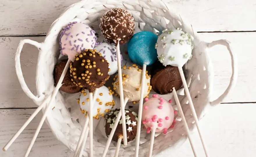 Cake popy od podstaw - jak zrobić je równo i bez pęknięć?